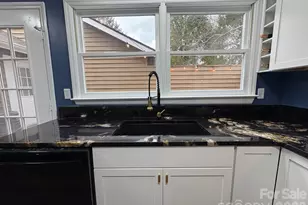 13 Laurel Pl, Asheville, NC 28803 - Photo 8