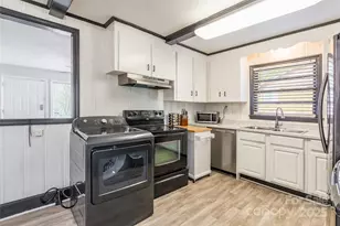 1100 Rollingwood Dr, Charlotte, NC 28217 - Photo 10