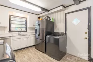 1100 Rollingwood Dr, Charlotte, NC 28217 - Photo 8