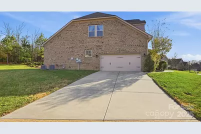 2650 Stonewood View, Kannapolis, NC 28081 - Photo 2