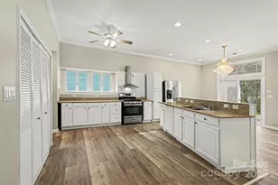 12145 Landing Green Dr, Charlotte, NC 28277 - Photo 4