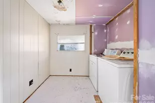 1905 Old Spartanburg Rd, Hendersonville, NC 28792 - Photo 18