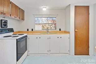 1905 Old Spartanburg Rd, Hendersonville, NC 28792 - Photo 8