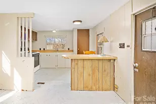 1905 Old Spartanburg Rd, Hendersonville, NC 28792 - Photo 2