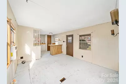 1905 Old Spartanburg Road, Hendersonville, NC 28792 - Photo 6