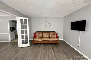 9501 Pondside Ln, Charlotte, NC 28213 - Photo 6