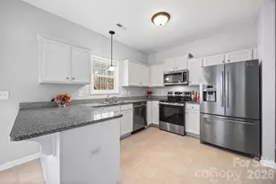 244 Makayla Ct, Fort Mill, SC 29715 - Photo 4