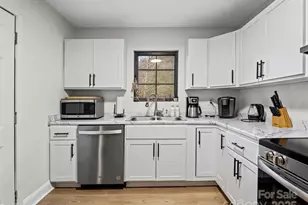 950 Main St, Chimney Rock, NC 28720 - Photo 10