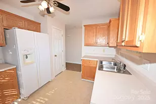 621 23rd St NW, Hickory, NC 28601 - Photo 14