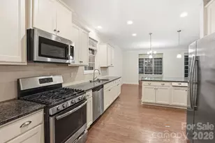 8924 Inverness Bay Rd, Charlotte, NC 28278 - Photo 10