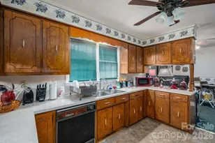 1009 Springs Rd, Lincolnton, NC 28092 - Photo 6