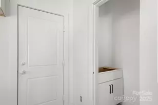 901 S Hoskins Rd, Charlotte, NC 28216 - Photo 10