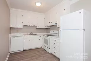 8711 Farmwood Ct, Charlotte, NC 28214 - Photo 4