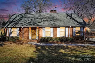 1215 Robinhood Cir, Charlotte, NC 28227 - Photo 2