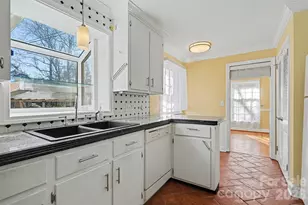 1215 Robinhood Cir, Charlotte, NC 28227 - Photo 10