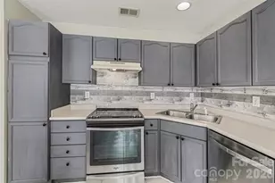 4557 Antelope Ln, Charlotte, NC 28269 - Photo 4