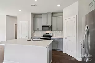 8101 Hidden Spgs Trl, Charlotte, NC 28216 - Photo 6