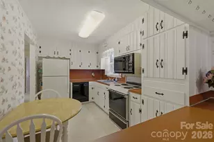 902 Meadowood Dr, Lenoir, NC 28645 - Photo 16