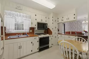 902 Meadowood Dr, Lenoir, NC 28645 - Photo 14