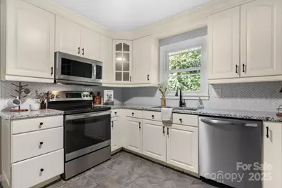 3515 12th Street Drive NE, Hickory, NC 28601 - Photo 8