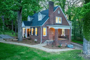 625 4th St Dr NW, Hickory, NC 28601 - Photo 1