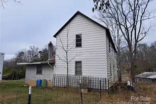 101 Knight Dr, Clyde, NC 28721 - Photo 2