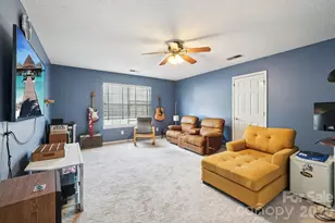 8426 Red Cypress Ct, Charlotte, NC 28216 - Photo 20