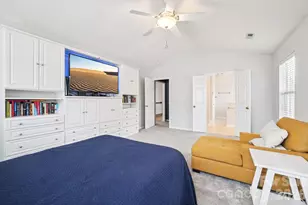 8426 Red Cypress Ct, Charlotte, NC 28216 - Photo 16