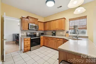 8426 Red Cypress Ct, Charlotte, NC 28216 - Photo 6