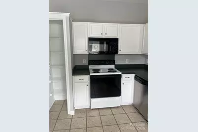 8901 Cinnabay Drive, Charlotte, NC 28216 - Photo 6