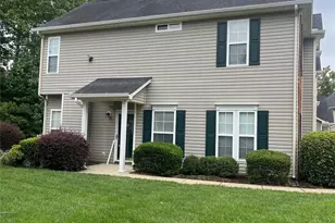 8901 Cinnabay Dr, Charlotte, NC 28216 - Photo 2