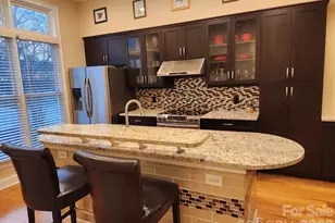 638 E 10th St, Charlotte, NC 28202 - Photo 2