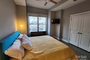 638 E 10th St, Charlotte, NC 28202 - Photo 16