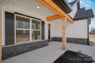 224 Meadow Oaks Dr, Statesville, NC 28625 - Photo 2