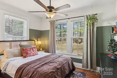 136 Half Circle Lane, Hendersonville, NC 28791 - Photo 14