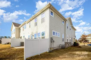 11122 Chalkbark Ln, Charlotte, NC 28262 - Photo 32