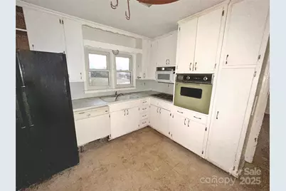 2330 40th Avenue Court NE, Hickory, NC 28601 - Photo 2