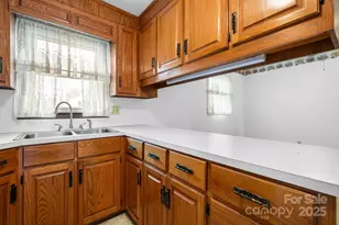 902 Greenwood Pl, Lenoir, NC 28645 - Photo 10
