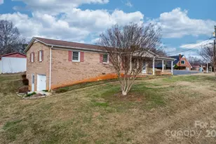 902 Greenwood Pl, Lenoir, NC 28645 - Photo 2