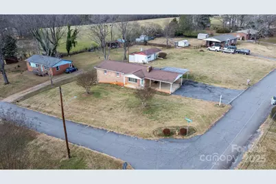 902 Greenwood Place, Lenoir, NC 28645 - Photo 32