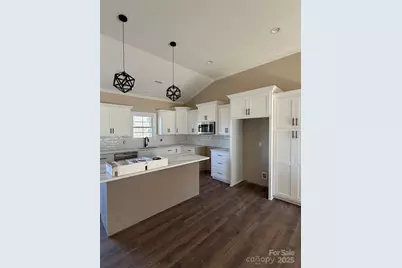 4932 Southview Drive, Hickory, NC 28602 - Photo 8