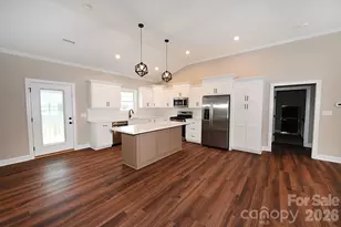 4932 Southview Dr, Hickory, NC 28602 - Photo 2