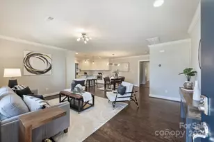 1044 Lunsford Pl, Charlotte, NC 28205 - Photo 4