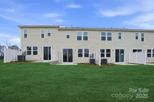 2131 Vinyasa Ln, Charlotte, NC 28215 - Photo 8