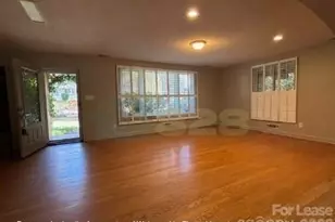 1045 Mountain View St, Hendersonville, NC 28739 - Photo 4