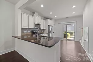 3160 Bending Birch Pl, Charlotte, NC 28206 - Photo 10