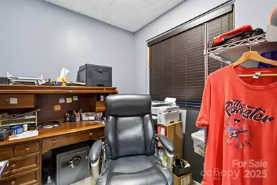 334 W Main Avenue, Gastonia, NC 28052 - Photo 10