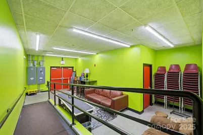 334 W Main Avenue, Gastonia, NC 28052 - Photo 12