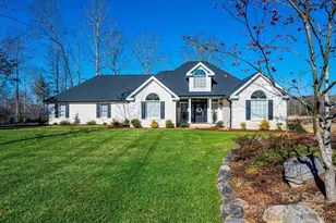 456 N Shore Dr, Hickory, NC 28601 - Photo 2