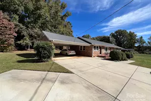 901 Henry St, Kings Mountain, NC 28086 - Photo 2